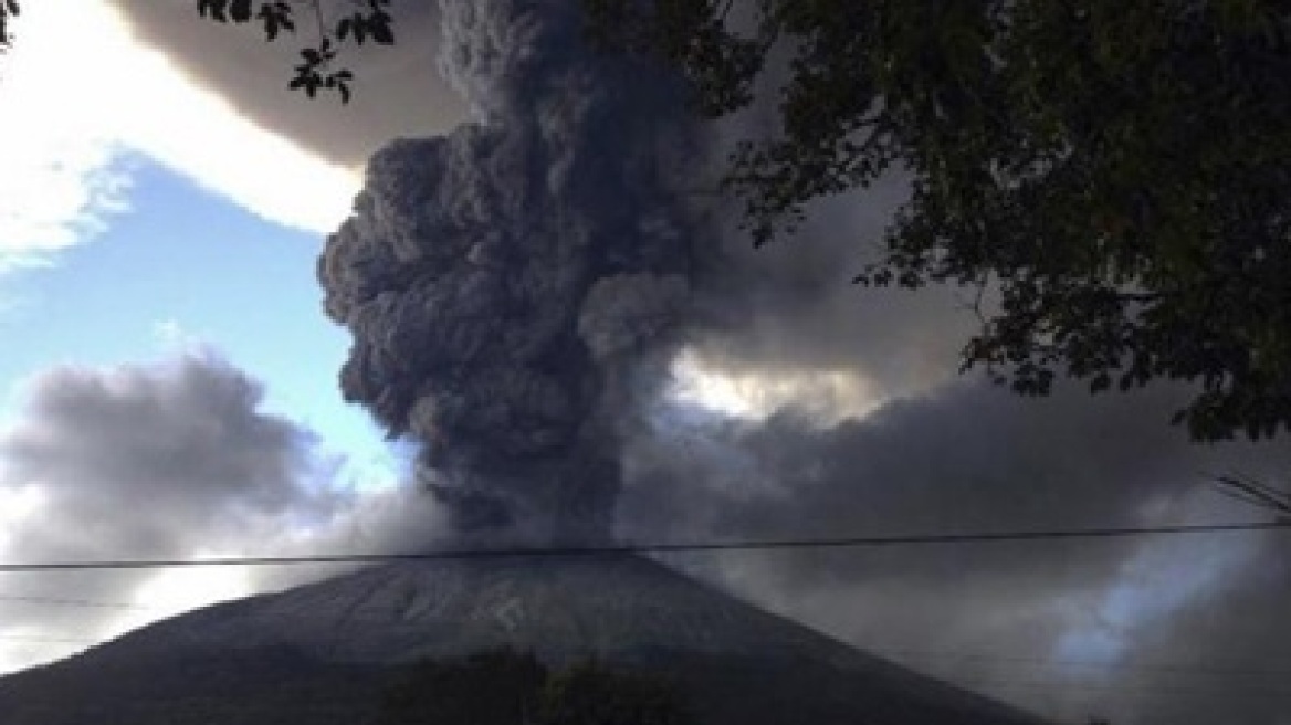 Ελ Σαλβαδόρ: Εξερράγη το ηφαίστειο Τσαπαράστικ